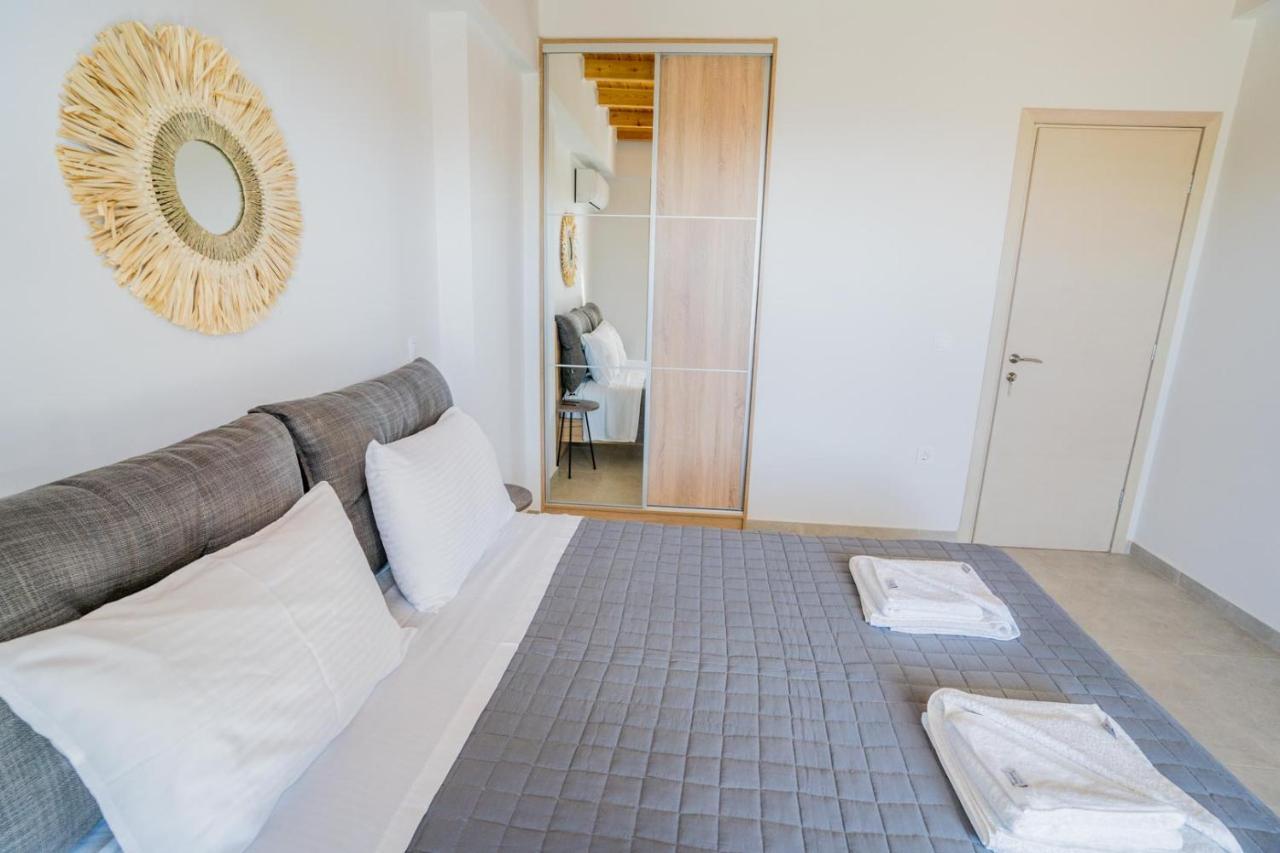 Elianthos Luxury Villa Tsoukaladhes